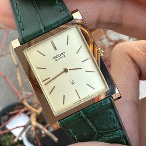 1980 Seiko High-End Quartz Tank Watch
GHA case (Hard Titanium Nitride Coated)